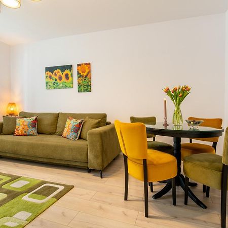 Springhome - Cozy Apartment With Balcony & Parking Brasov Exterior photo