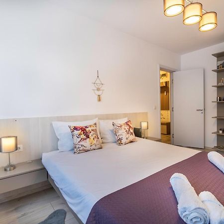 Springhome - Cozy Apartment With Balcony & Parking Brasov Exterior photo