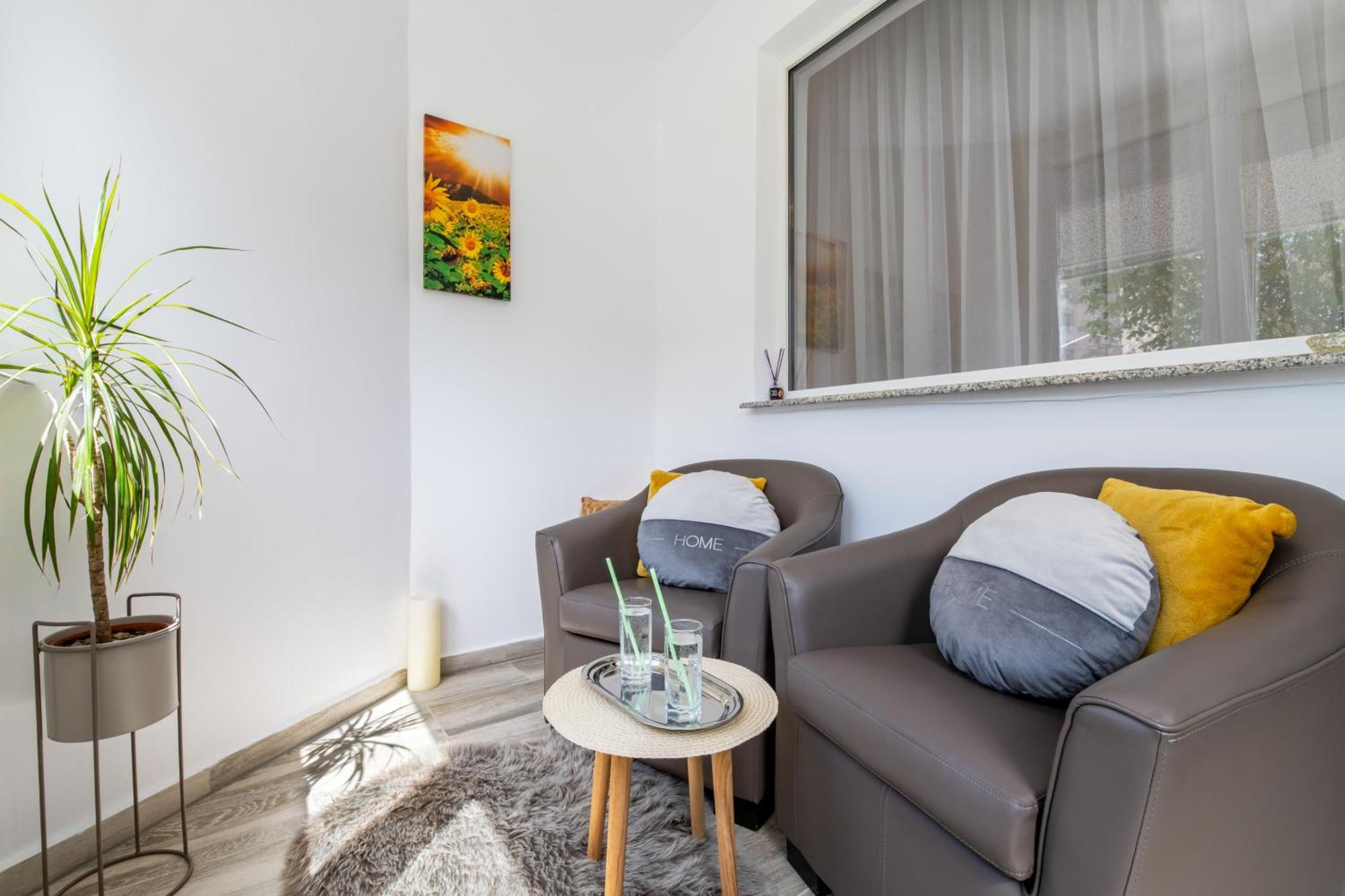 Springhome - Cozy Apartment With Balcony & Parking Brasov Exterior photo