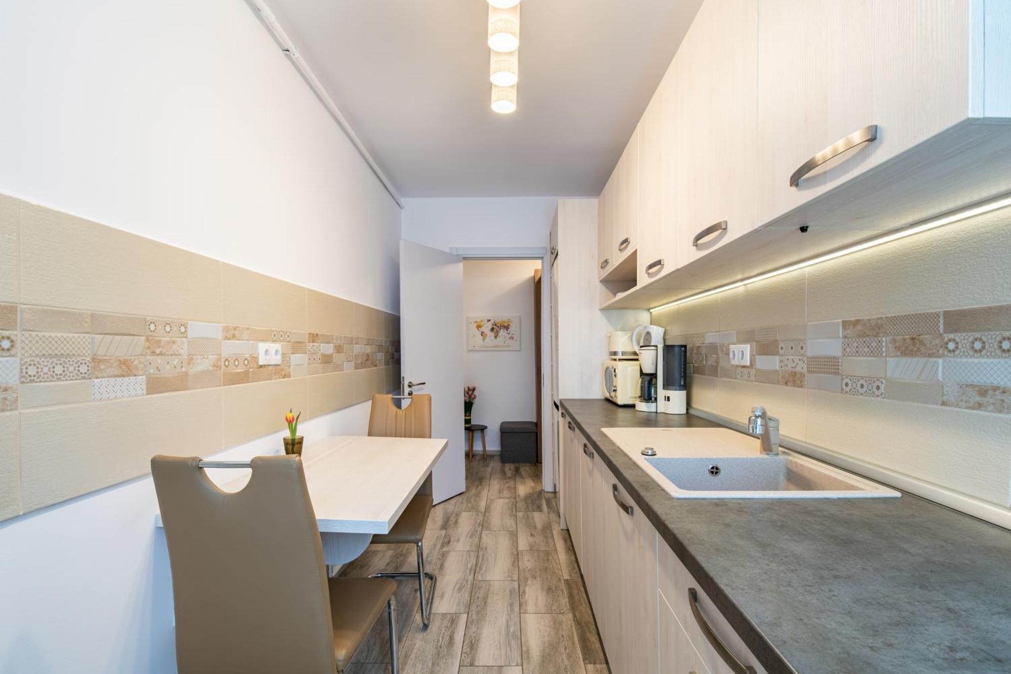 Springhome - Cozy Apartment With Balcony & Parking Brasov Exterior photo