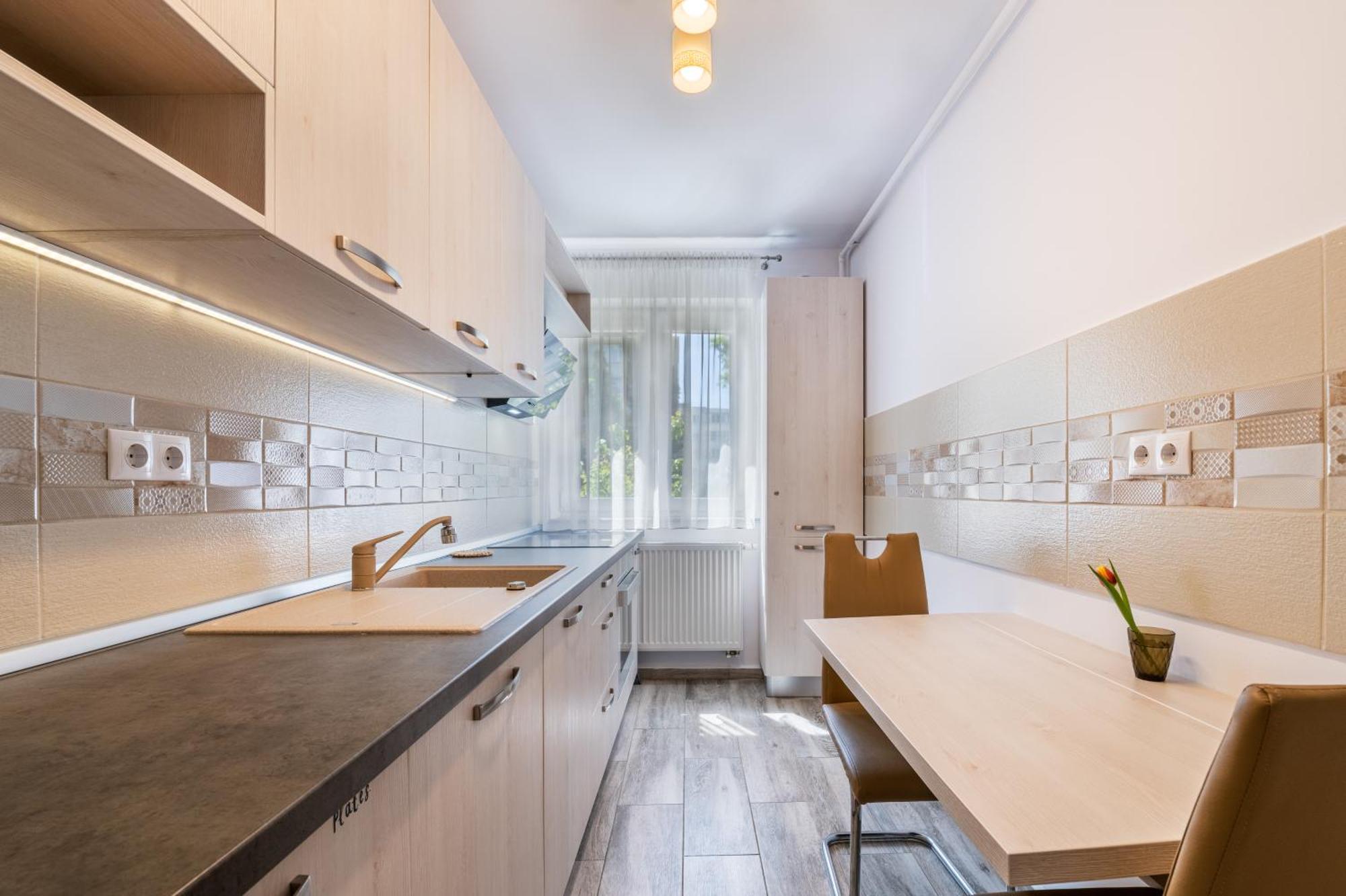 Springhome - Cozy Apartment With Balcony & Parking Brasov Exterior photo