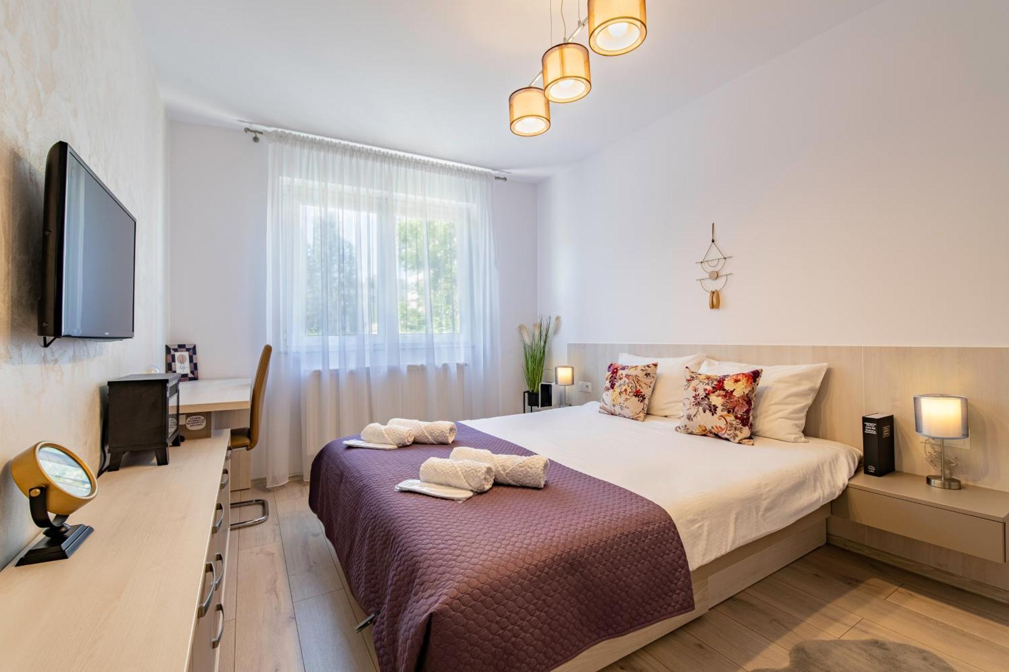 Springhome - Cozy Apartment With Balcony & Parking Brasov Exterior photo