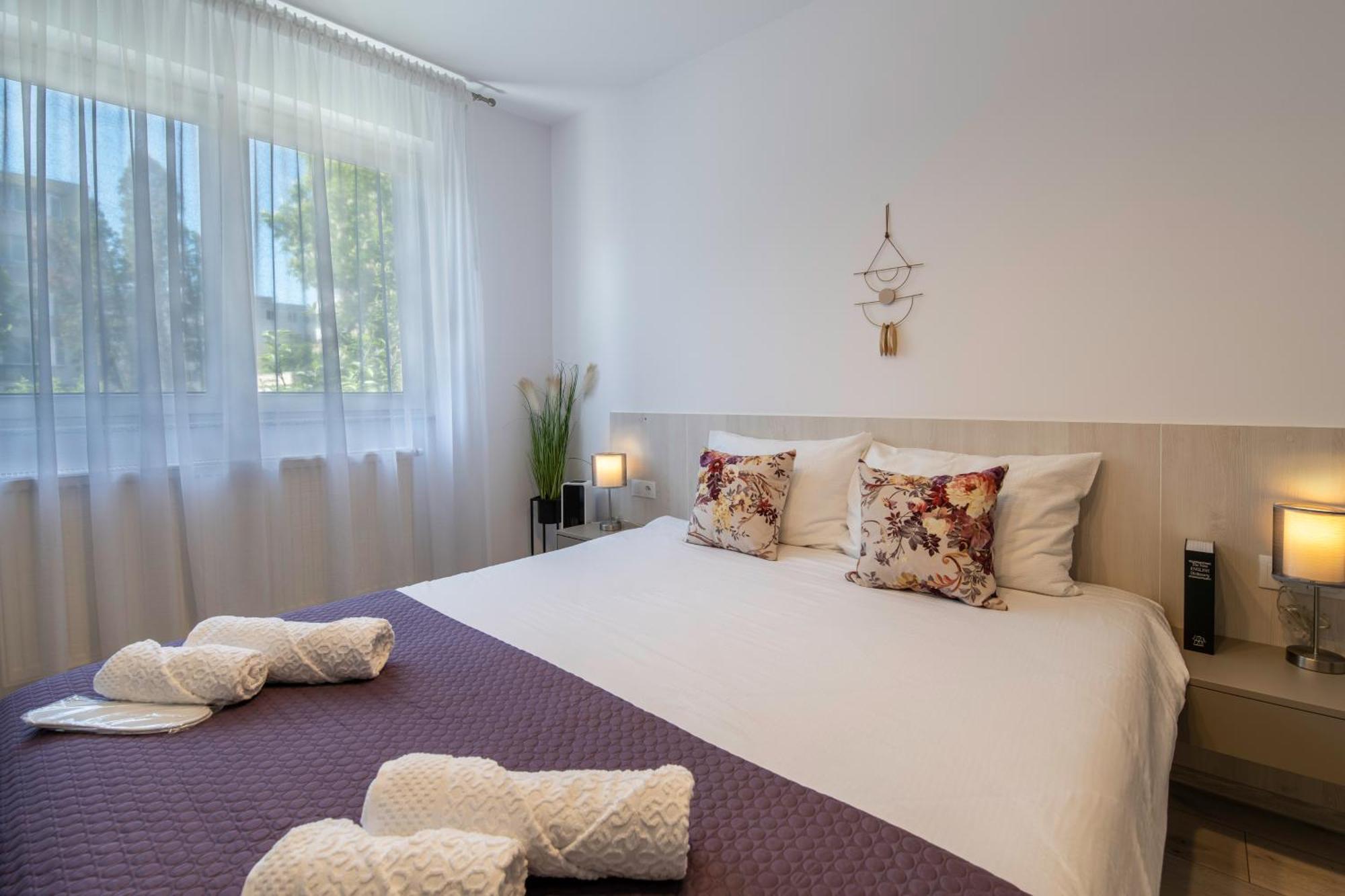 Springhome - Cozy Apartment With Balcony & Parking Brasov Exterior photo