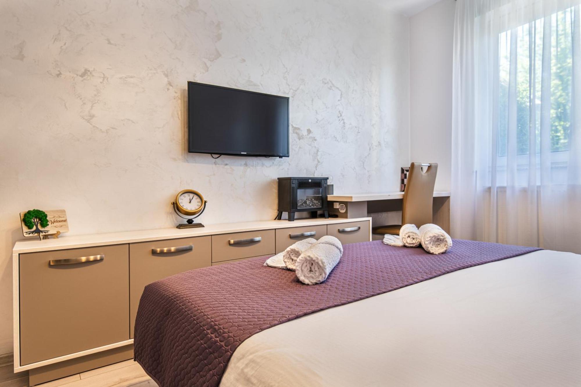 Springhome - Cozy Apartment With Balcony & Parking Brasov Exterior photo