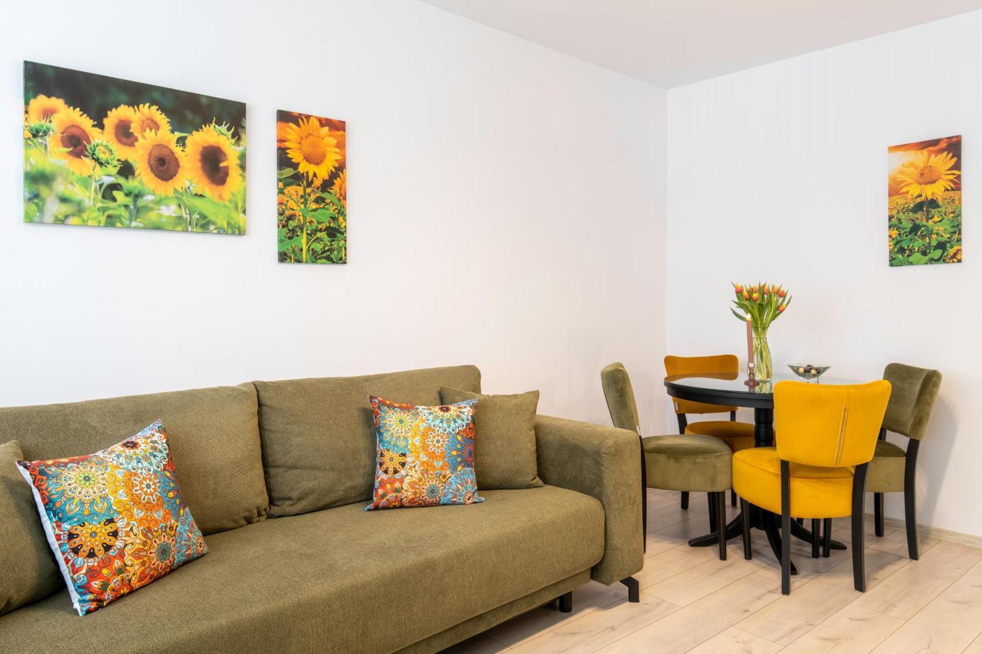 Springhome - Cozy Apartment With Balcony & Parking Brasov Exterior photo