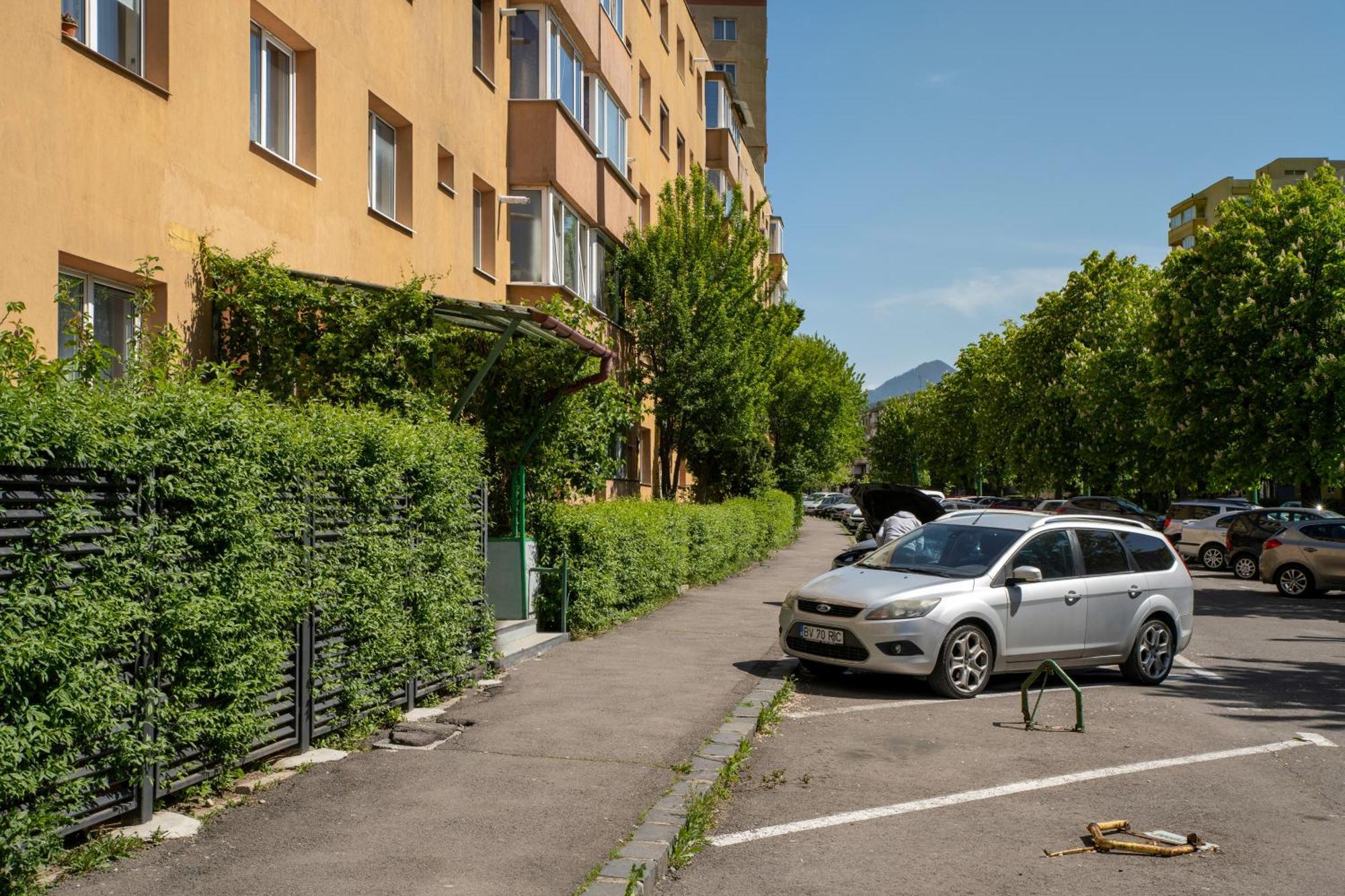 Springhome - Cozy Apartment With Balcony & Parking Brasov Exterior photo