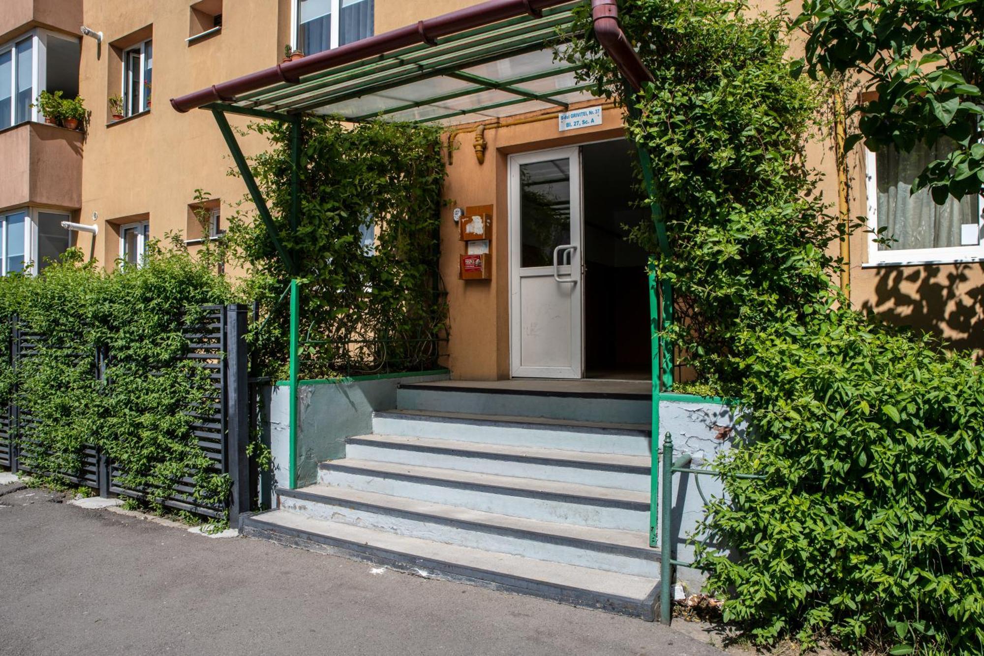 Springhome - Cozy Apartment With Balcony & Parking Brasov Exterior photo